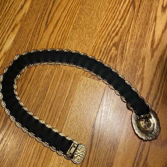 Stretchy Elastic Belt Overlapping Goldtone Ovals - Picture 2 of 6